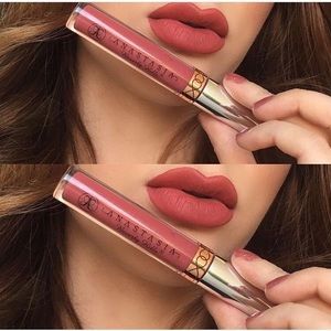 🆕 ABH Liquid Lipstick - Kathryn